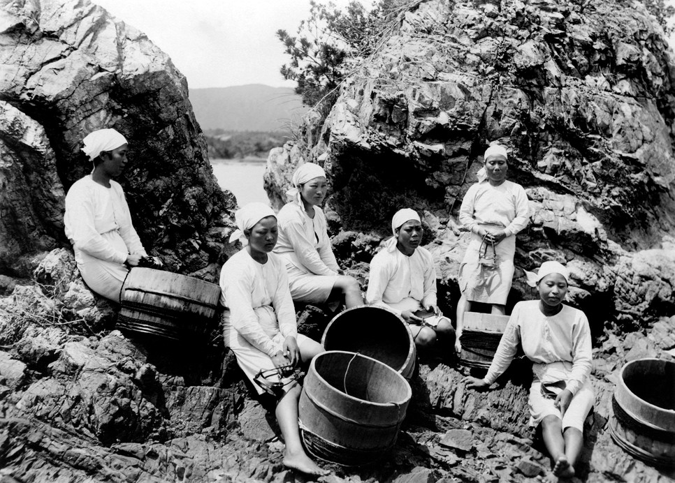 Alig ezer főt számlál ma az a női közösség, akik hagyományosan szabadtüdős merüléssel dolgoznak