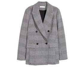 Az őszi napokon még bátran viselheted ezt a blézert pulóverrel. Menő leszel. 14990 Ft (20% kedvezmény a GLAMOUR-napok alatt 11992 Ft)