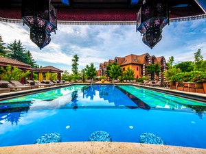 Mesés Shiraz Hotel, a Párok Oázisa: kóstolj bele az arab fürdőkultúra élménybirodalmába! 