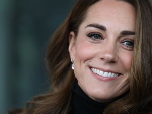 Vírusként járja be a netet egy videó Katalin hercegnéről és egy rajongójáról