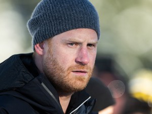 Borzasztóan kellemetlen helyzetbe került Harry herceg, valósággal felháborodott a nagynénjei reakcióin