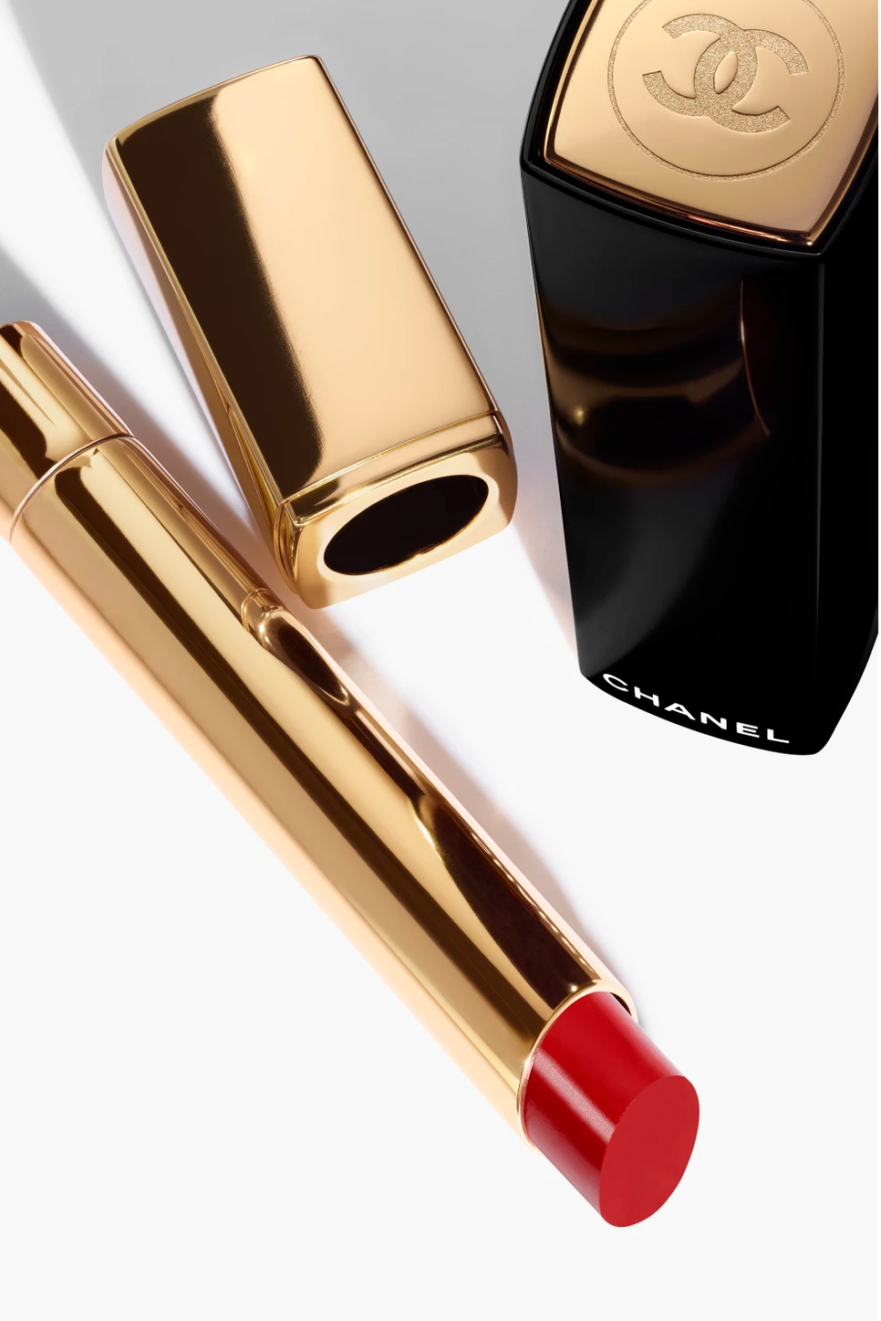 A Chanel Rouge Allure L'Extrait utántölthető rúzs 22 intenzív árnyalatban érhető el