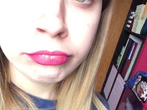 Ez a lány 97 rúzst próbált ki magán, az eredmény zseniális!