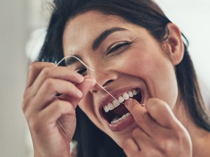 Félelmetes következményei lehetnek, ha nem használsz fogselymet - szakembert kérdeztünk