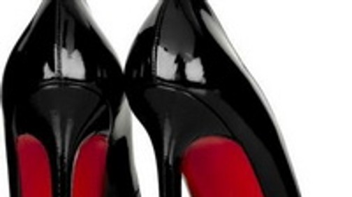 Pert nyert a Zara a Louboutin ellen