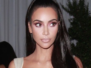 Mint egy díva: Kim Kardashian élete egyik leggyönyörűbb ruháját viselte