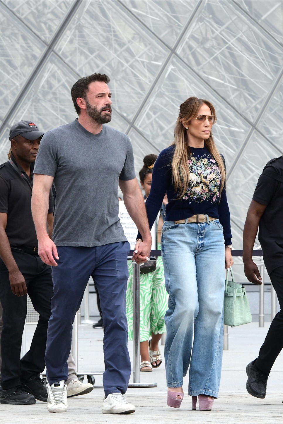 Jennifer Lopez minden egyes szettjét többmillió ember figyeli. Vajon nem egy indololatlanul kihagyott lehetőség, hogy nem népszerűsíti az ökotudatosabb öltözködést?