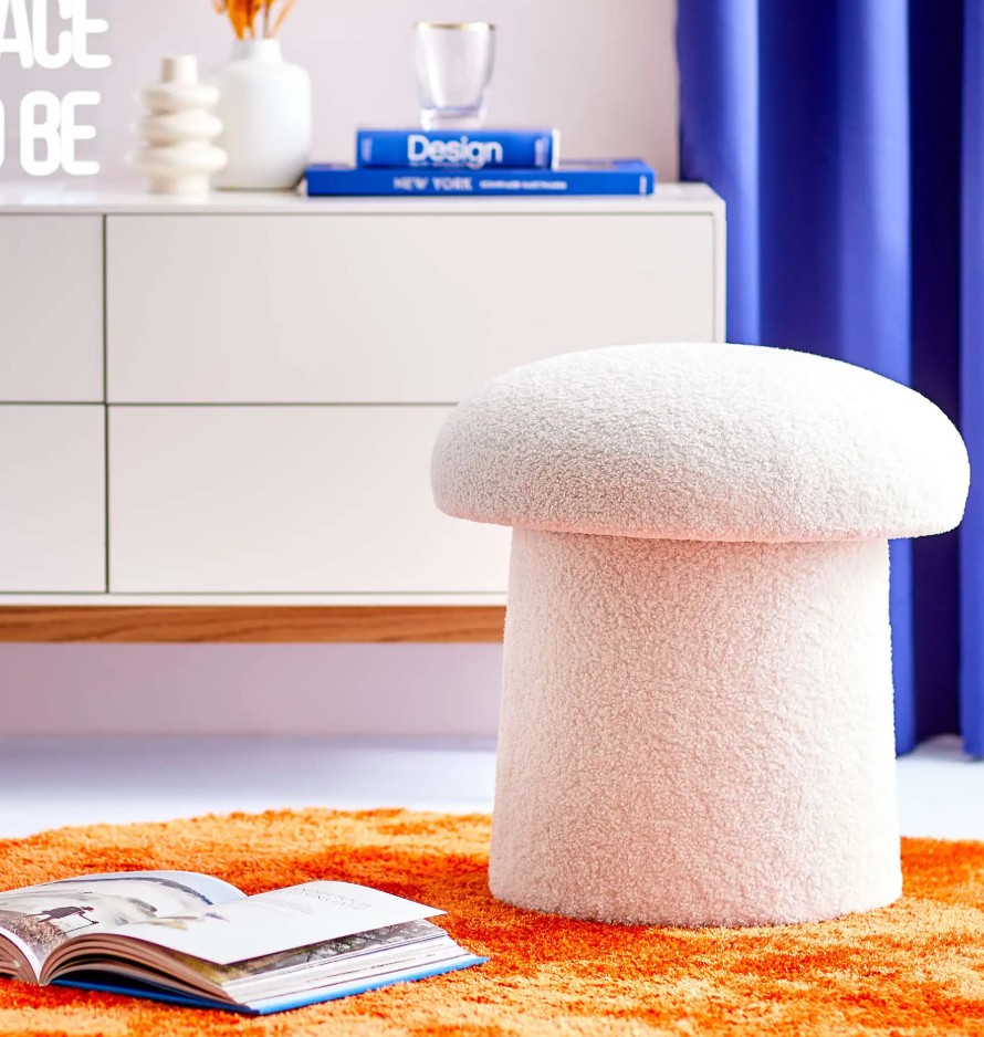 Plüss ülőke BUTLERS 24 900 Ft GLAMOUR-napokon 20% kedvezmény.