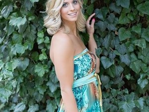 Szabina kiélvezi a meleget