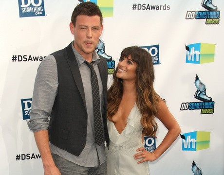 lea michele, vörös szőnyeg, villantás, glee, giorgio armani, melle