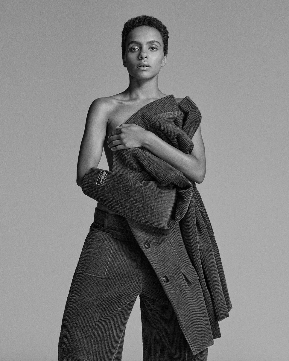 Crystal Murray francia–amerikai énekes-dalszerző a GANNI 2025-ös őszi–téli kampányfotóján