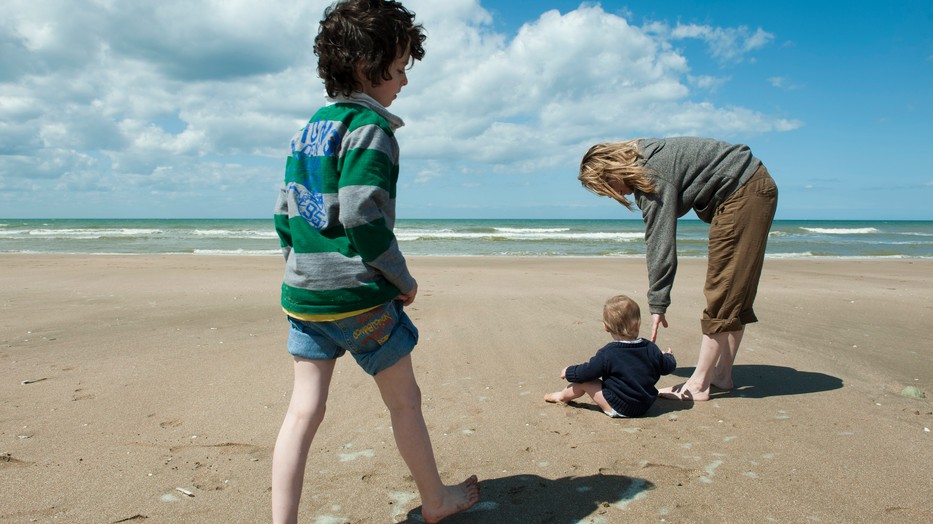 A családok nagyon sokfélék: egyszülős családokban, nukleáris családokban, szivárványcsaládokban, mozaikcsaládokban és a család még sok formájában élünk