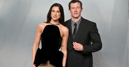 Dua Lipa és Callum Turner forró csókja csak úgy perzsel, nászútjukon romantikáztak a friss házasok 