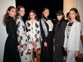 Az évek során kialakult a márkára jellemző mintázat és színvilág