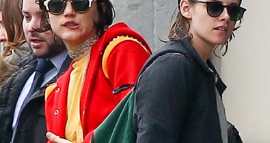 Kristen Stewart és barátnőjének erotikus játszadozása a parkolóban!