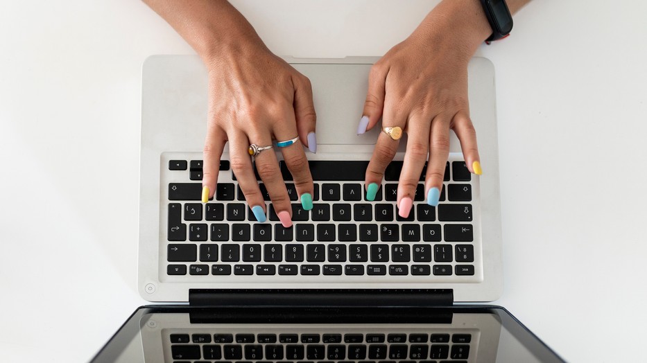 Te mennyire védekezel tudatosan az online csalások ellen?