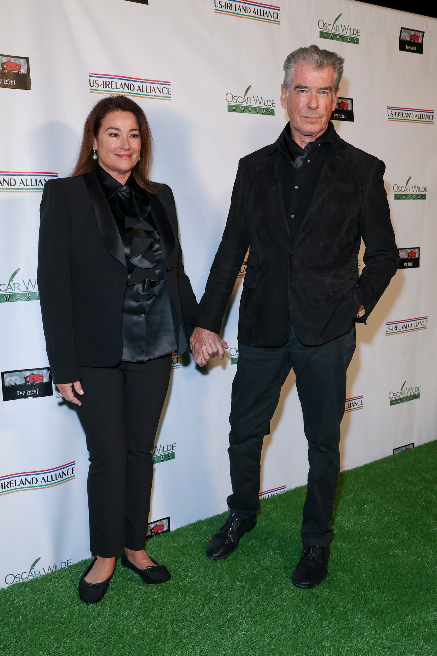 Legutóbbi közös nyilvános szereplésük a 2024-es Oscar Wilde Awards díjátadón volt, ahol Brosnant kitüntették. A színész gyakran oszt meg romantikus üzeneteket feleségéről, és kettejük kapcsolata tele van szeretettel és tisztelettel. 