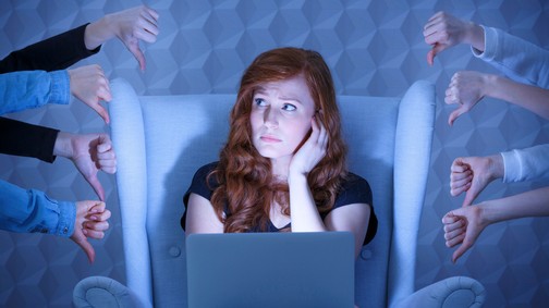 „Az online világ nem csak egy virtuális tér, valós emberek valós életéről van szó” – Bárki az internetes zaklatás áldozatává válhat, akár te is