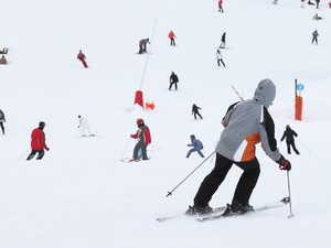 Hogyan nézzünk ki stílusosan, ha télen a sípályára megyünk?