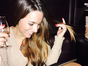 Szerelmével vacsorázik ma a tervező