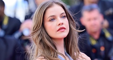 Palvin Barbara melltartós fotójából csak úgy árad a meztelenség, valami álomszép a magyar modell