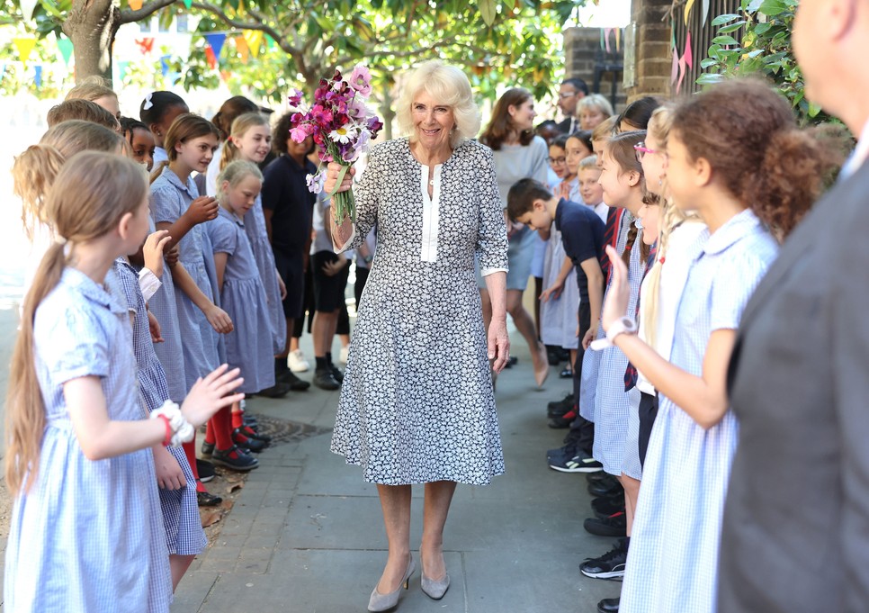 Kamilla királyné egyébként is szereti a gyerekek társaságát