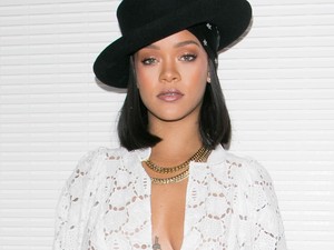 Rihanna szoknyája valósággal felrobbantotta az internetet