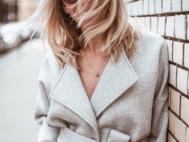 Egy nagyon trendi szettben hangolódik Cakó Kinga a Women Of The Year gálára