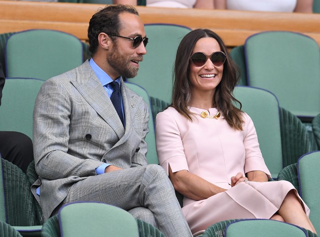A lélegzetelállító Pippa Middleton és jóképű testvére megérkeztek Wimbledonba