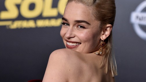 Emilia Clarke az ártatlanság és a cukiság megtestesítője ebben a ruhában!
