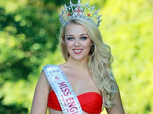 Anglia szépségkirálynőjén van hús! Végre!