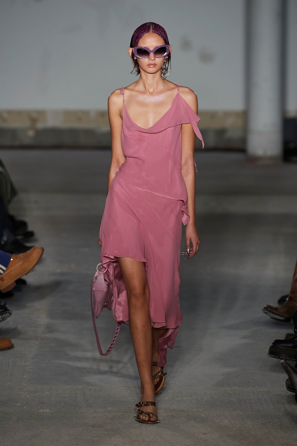 A KNWLS partiruhája tiszta kétezres évek