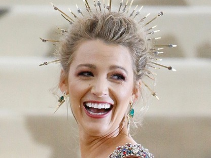 Blake Lively ruhája minden álmunkat felülmúlta, 2 millió dollárt viselt magán