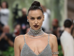 Met-gála csúcspont: Irina Shayk, Karlie Kloss tetőtől-talpig Swarovski kristállyal borítva