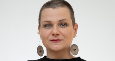 Ékszerbe zárt történetek – Beszélgetés Börcsök Anna ötvösművésszel, narratív ékszer tervezővel