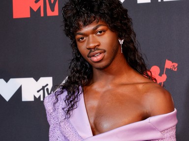 Lil Nas X Hamupipőke ruhában érkezett a 2021-es MTV VMA gálára