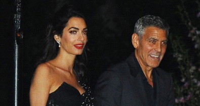 Amal Clooney vörös szőnyegre illő ruhát választott egy vacsorához!
