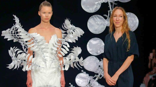 Művészet, divat, technológia és slow fashion: Iris van Herpen diktálja a legújabb trendeket