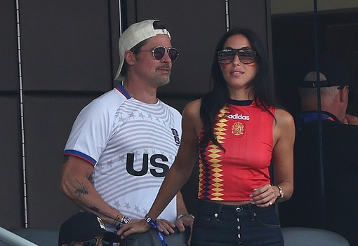 Mintha egy évtizedet fiatalodott volna: így alakult át Brad Pitt stílusa, mióta újra szerelmes