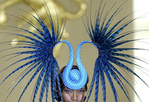 14 lélegzetelállító kalap a sztárok kedvenc kalapkészítőjétől, amitől leesik majd az állad: Philip Treacy igazi nagyágyú a szakmában