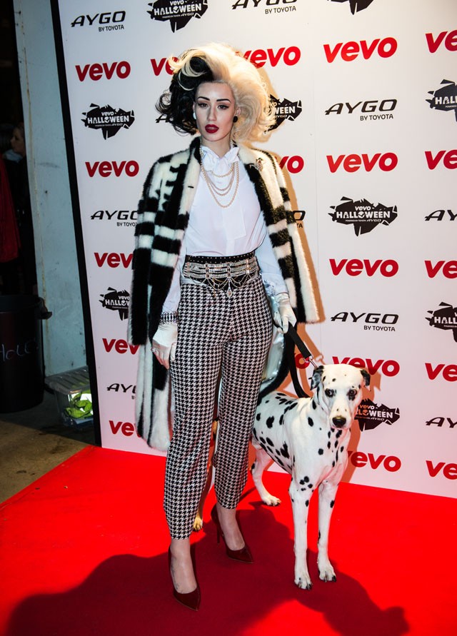 Iggy Azalea Szörnyella deFrász jelmeze tökéletes