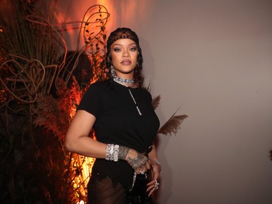 Rihanna Oscar Gold Party szettjét látnod kell!