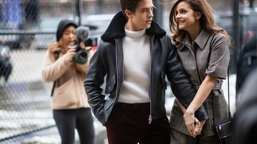 13 fotó Palvin Barbara és Dylan Sprouse párosáról, ahol izzik közöttük a levegő