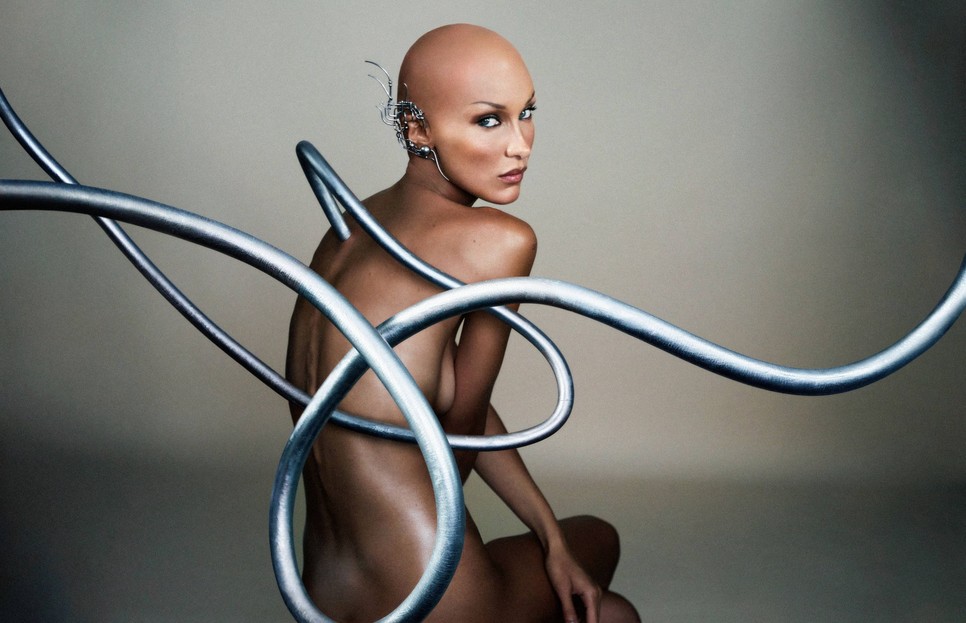 Bella Hadid teljesen kopasz Marc Jacobs legújabb kampányában