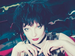 Fekete parókában igazi vadmacska lett Enikő