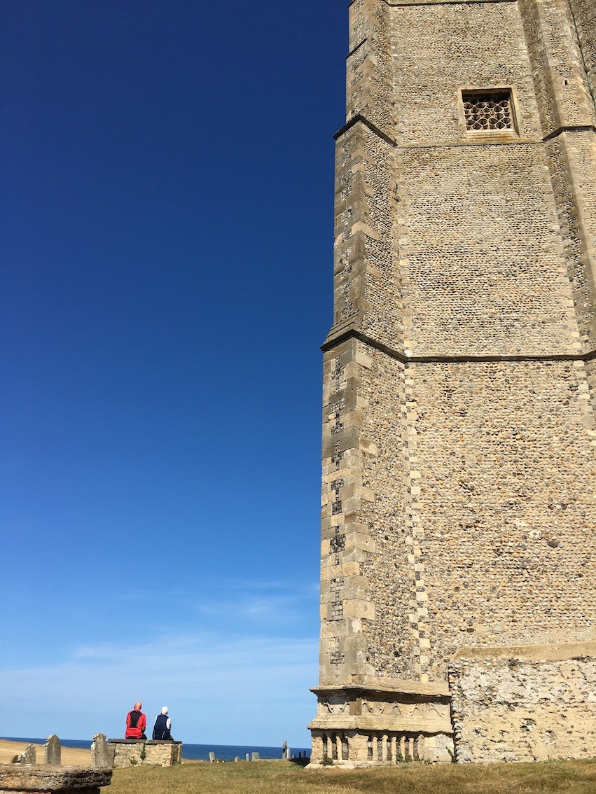 Happisburgh 14. században épült, a II. világháború bombázását is átvészelő templomát 20-25 év múlva érheti el a tenger (Fotó: a szerző)