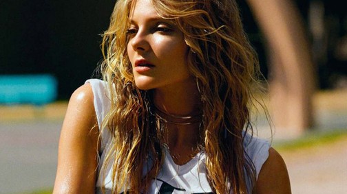 +18 - 17 fotó, amelyen Mihalik Enikő a Playboy fotóknál is szexibb