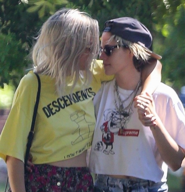 3 hónap alatt 3 nőt fogyasztott el Kristen Stewart: megint egy új lánnyal látták csókolózni