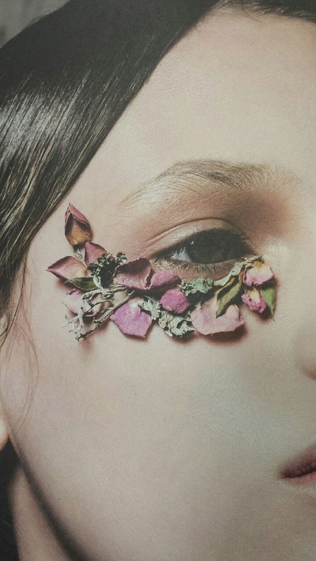 Legújabb beauty trend: Virágok az arcodon