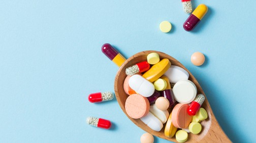 Vigyázz! Ezeket a gyógyszereket nem mindegy, mivel veszed be